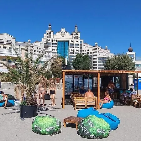 Specious Near Beautiful Apartament *