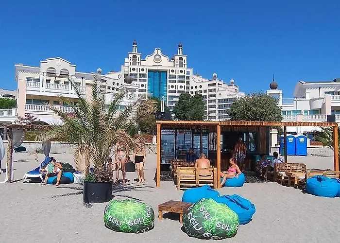 Specious Near Beautiful Apartament *